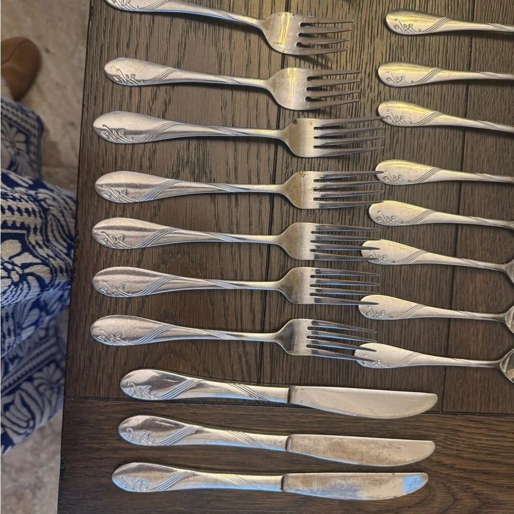 Stainless Steel Korea 45pc Flatware Set -Swirl on Handle w/ Leaf Design